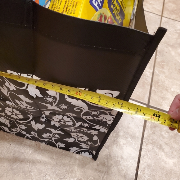 HUGE Tote Bag in Black & White NWT - Picture 5 of 8